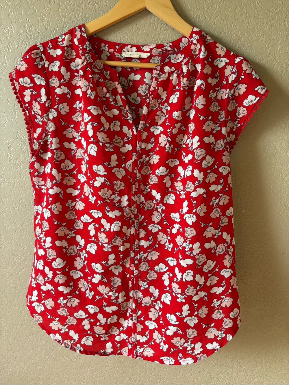 Fun2fun Woman's Med Short Sleeve Red Shirt Floral V Neck Office Boho